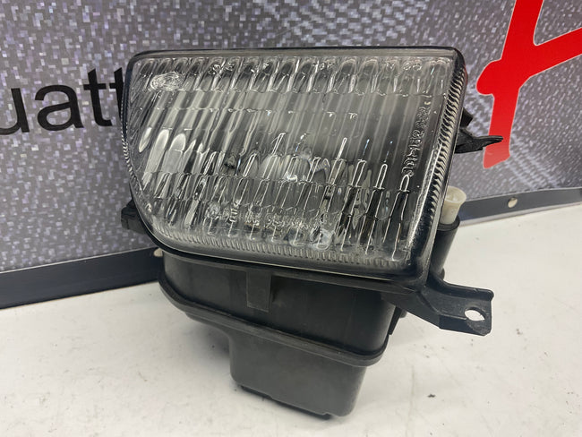 Passenger Fog Light Right 301132962  B3