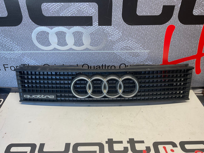 Front Grill / Badge 893853655B B3