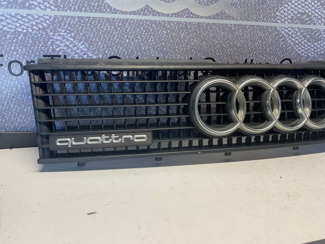 Front Grill / Badge 893853655B B3