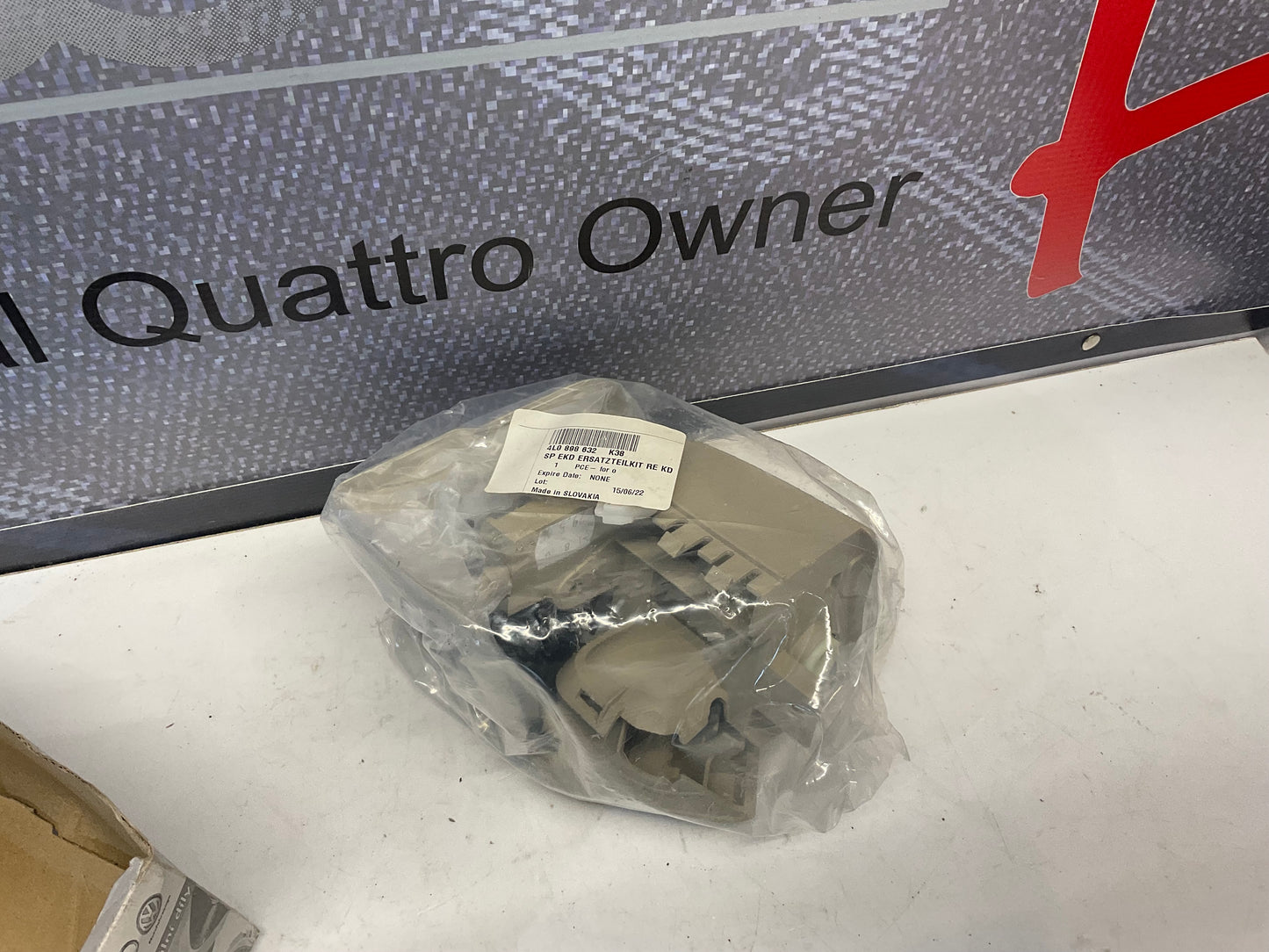 Folding Seat Latch Release 4L0898632  NOS