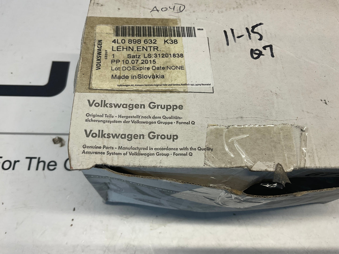 Folding Seat Latch Release 4L0898632  NOS