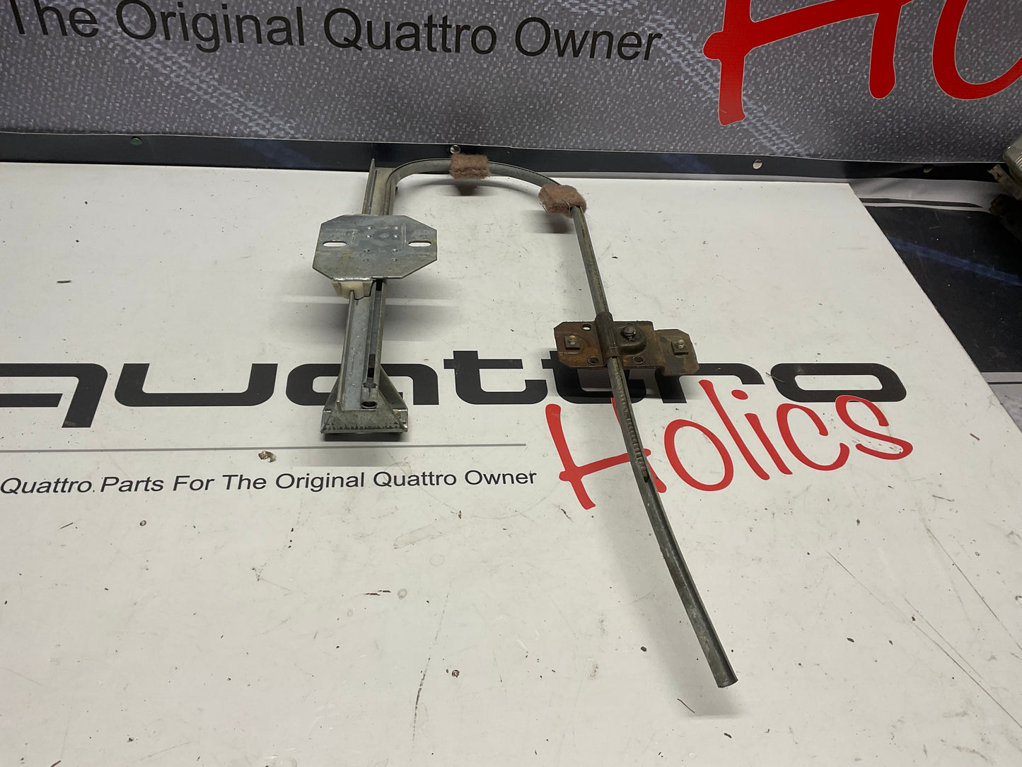 Passenger Rear Manual Window Regulator Right 813839400A B2