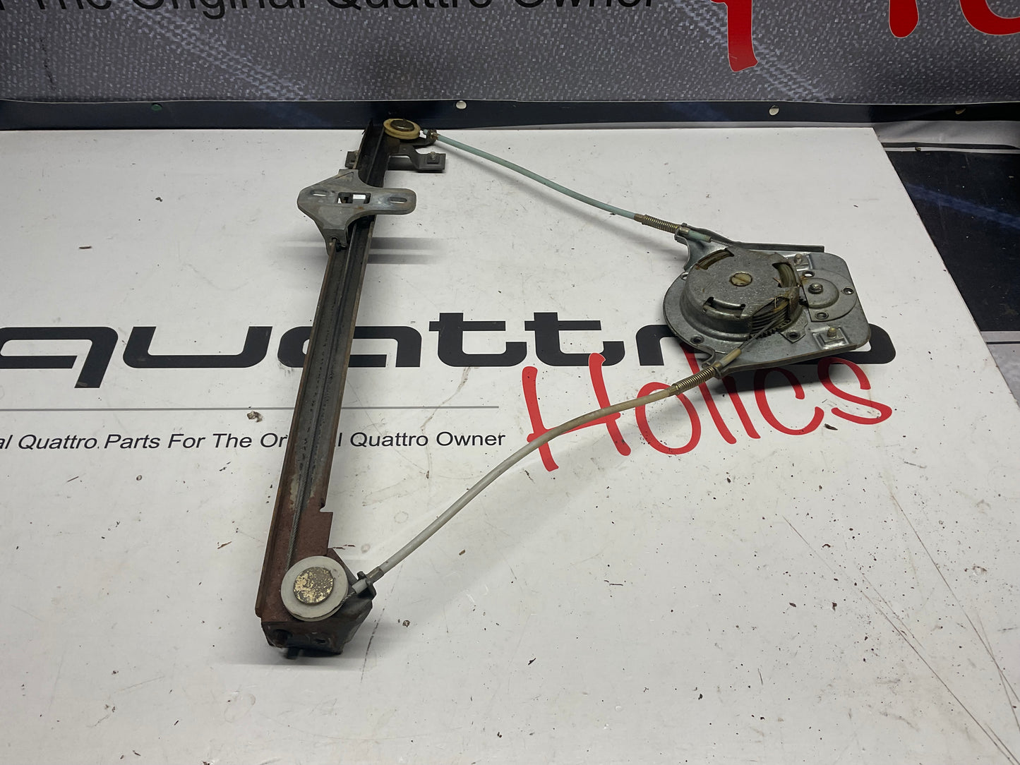 Passenger Front Manual Window Regulator Right 813837400B B2