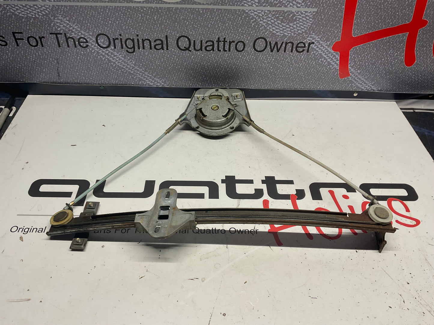 Passenger Front Manual Window Regulator Right 813837400B B2