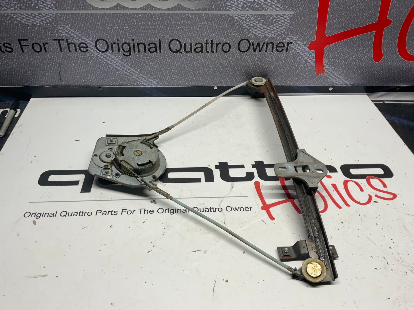 Passenger Front Manual Window Regulator Right 813837400B B2
