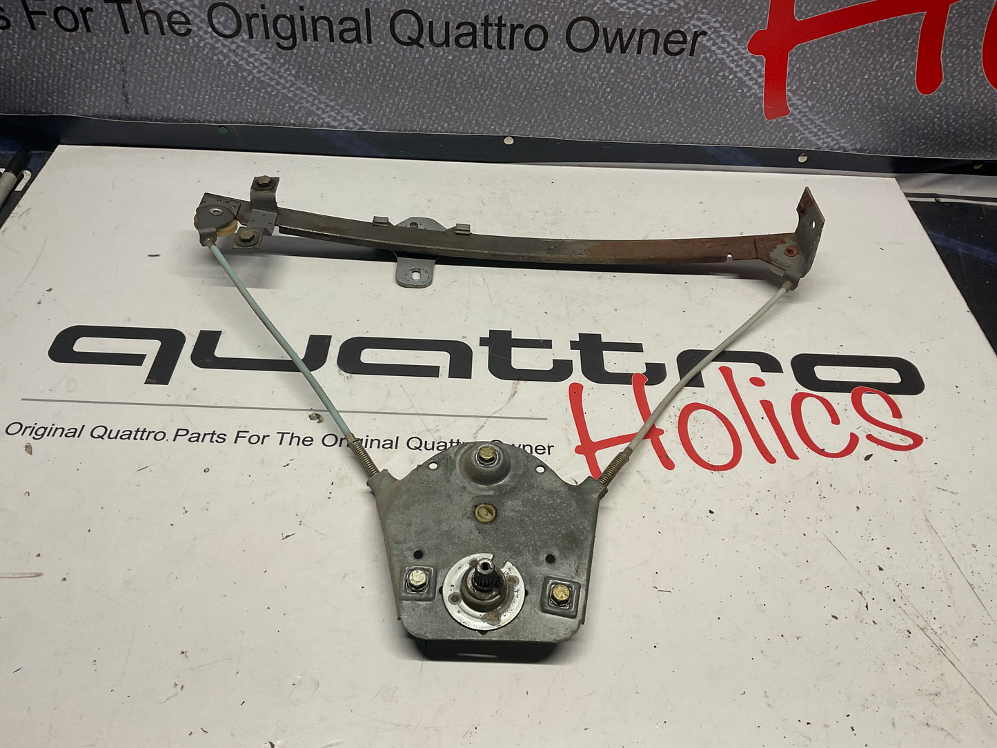 Passenger Front Manual Window Regulator Right 813837400B B2