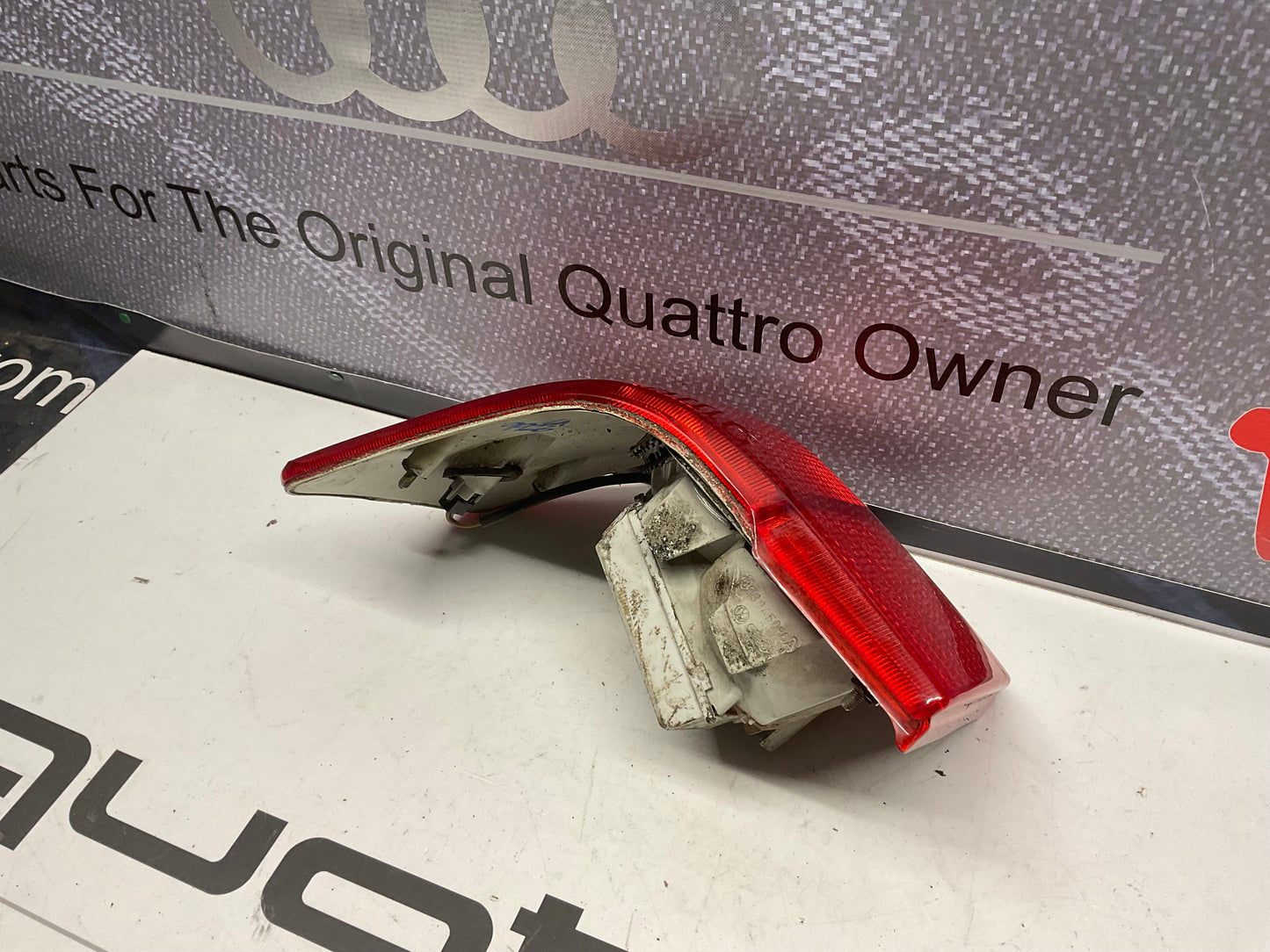 Passenger Taillight Right 893945096A  B3