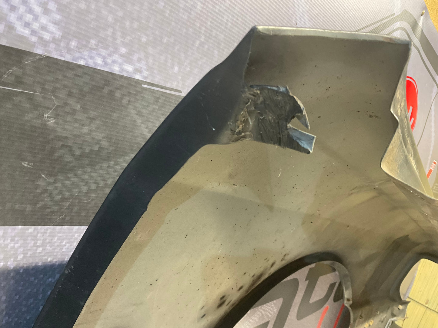 Driver Fender Left 443821105B  C3