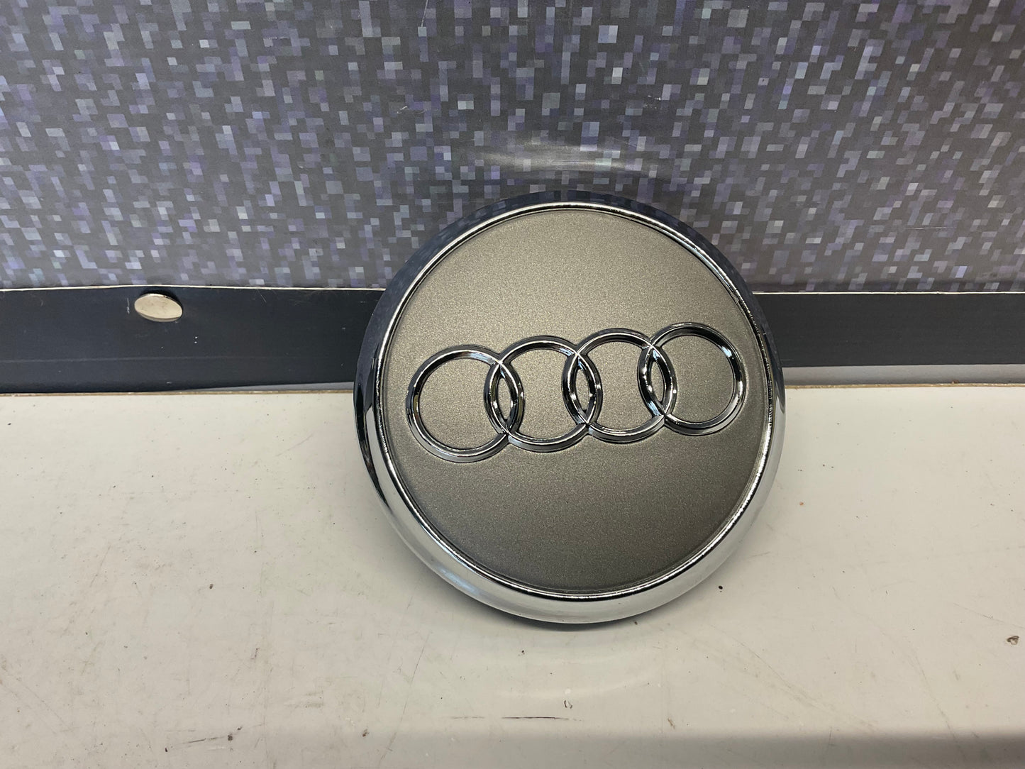 Center Wheel Cap NOS  4L0601170  Q7