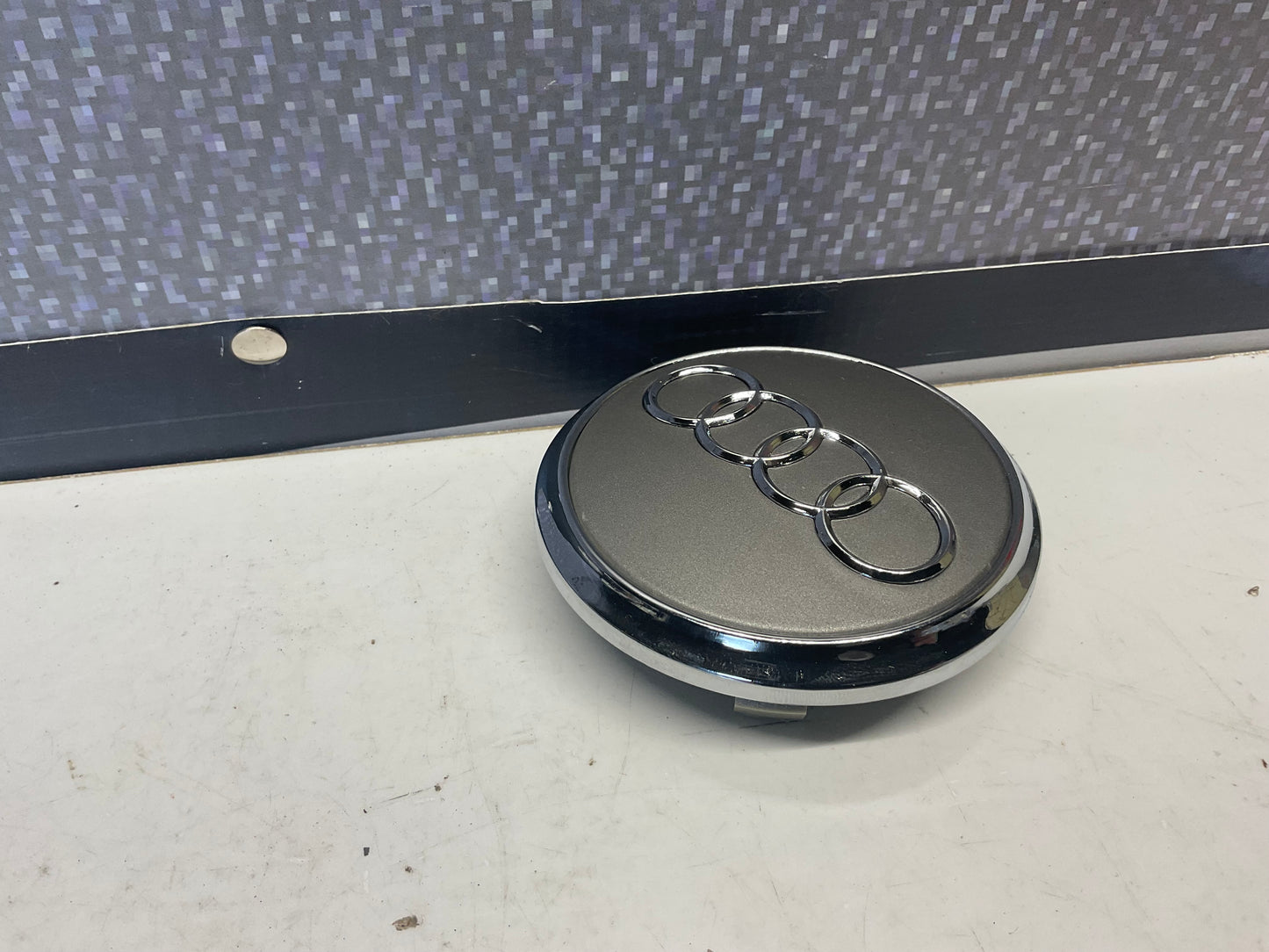 Center Wheel Cap NOS  4L0601170  Q7