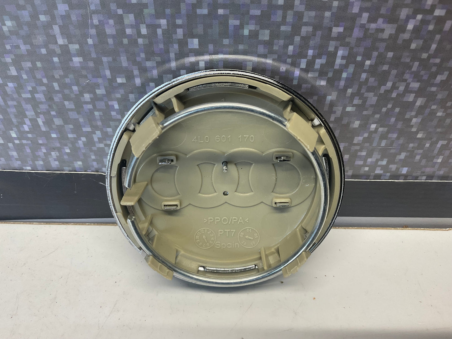 Center Wheel Cap NOS  4L0601170  Q7