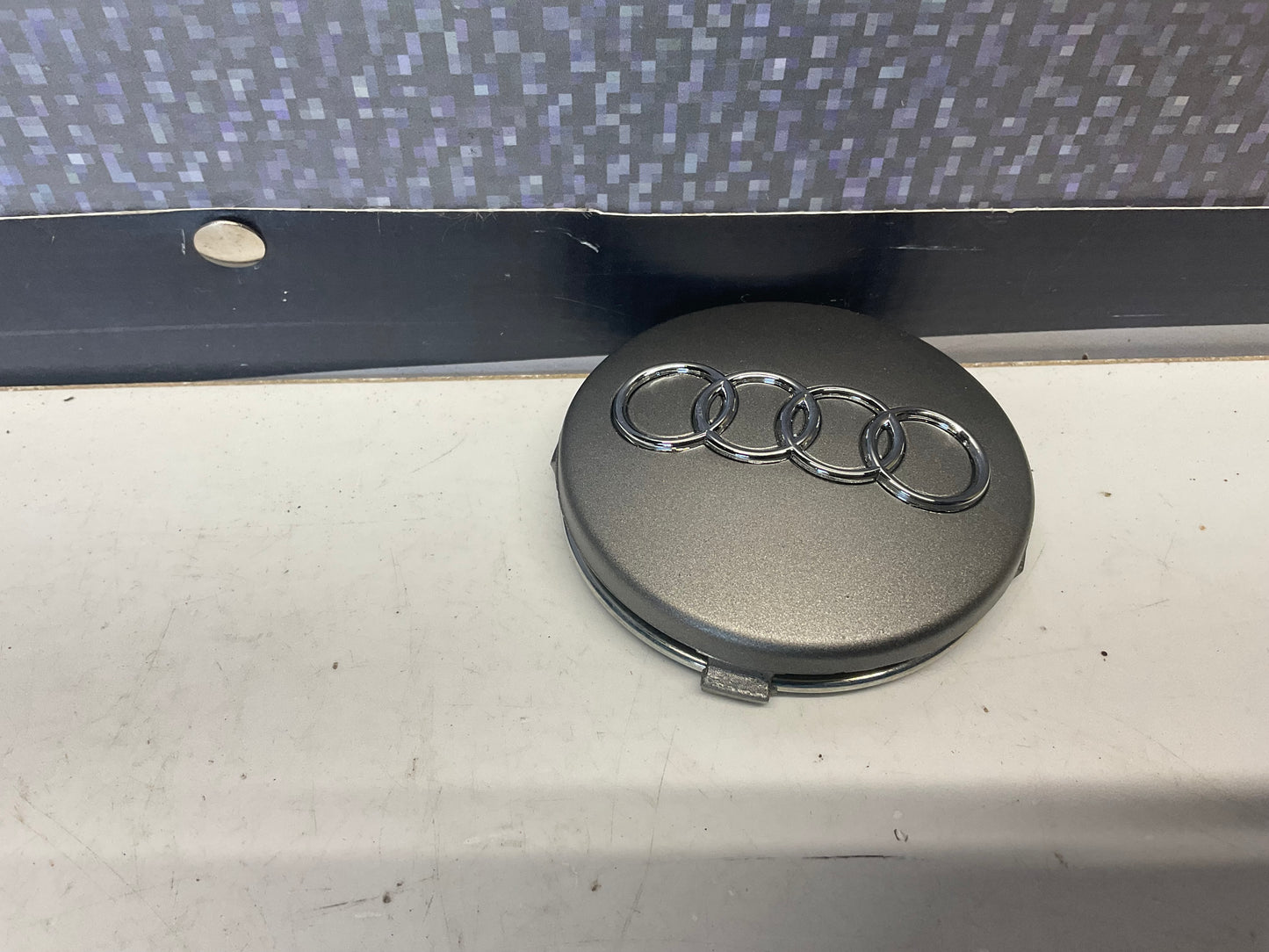 Center Wheel Cap NOS  4B0601170