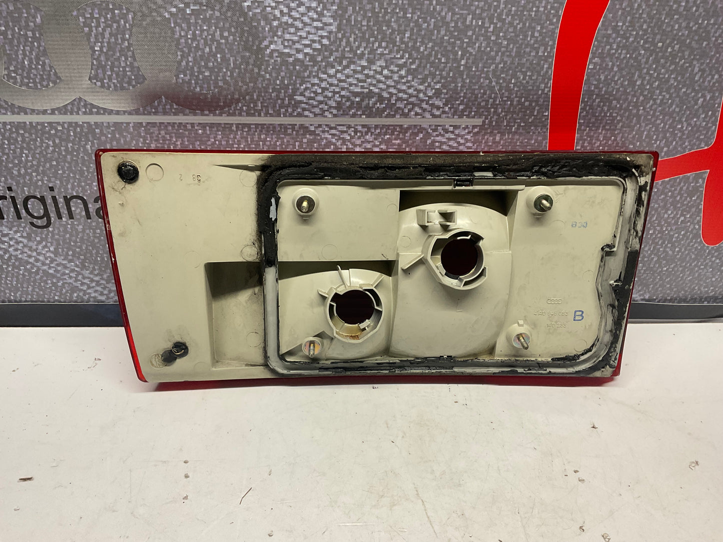 Tail Light Center Panel Left 4A0945093B  C4