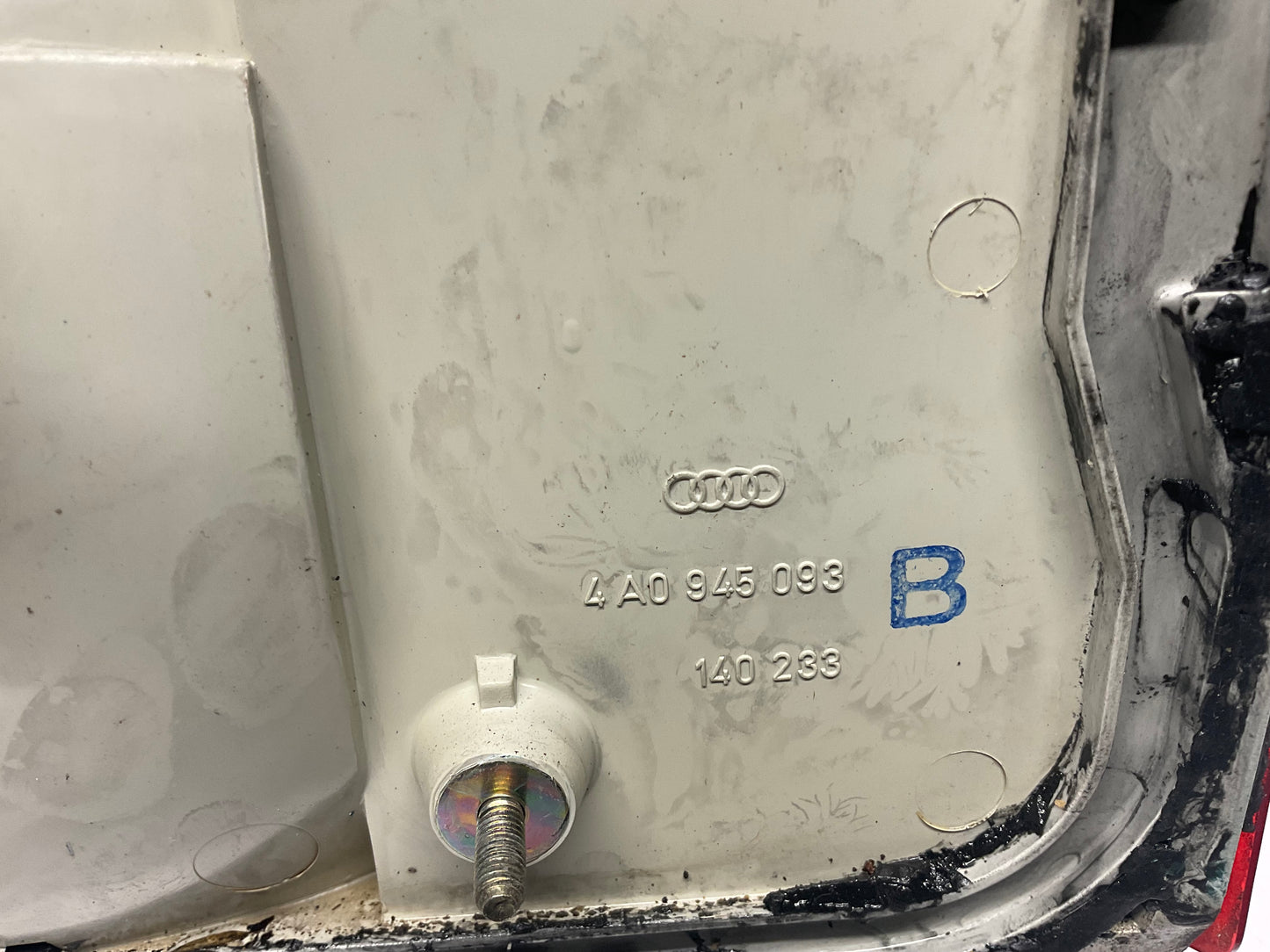 Tail Light Center Panel Left 4A0945093B  C4