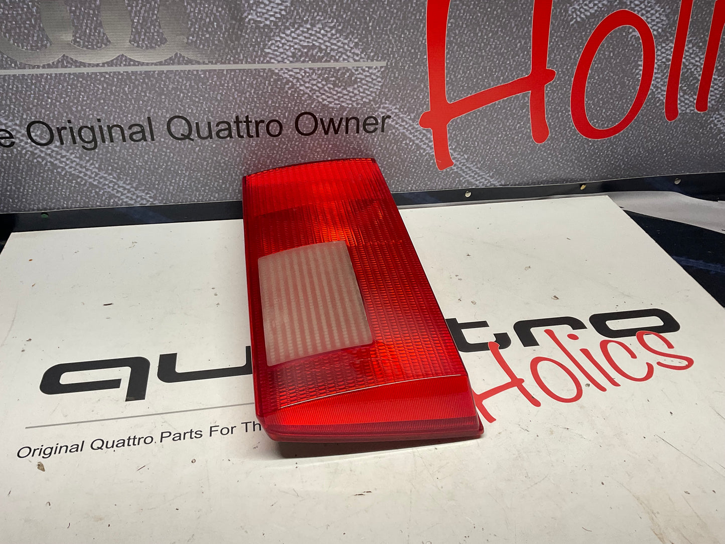 Tail Light Center Panel Left 4A0945093B  C4