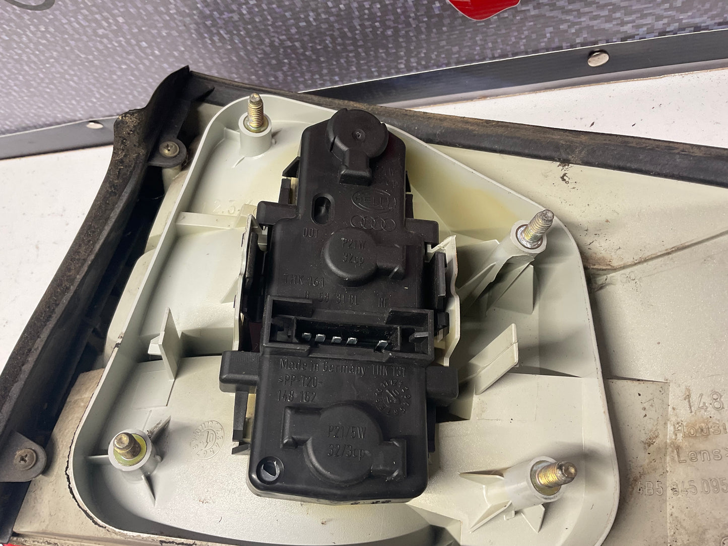 Driver Taillight Left 4B5945095C  C5