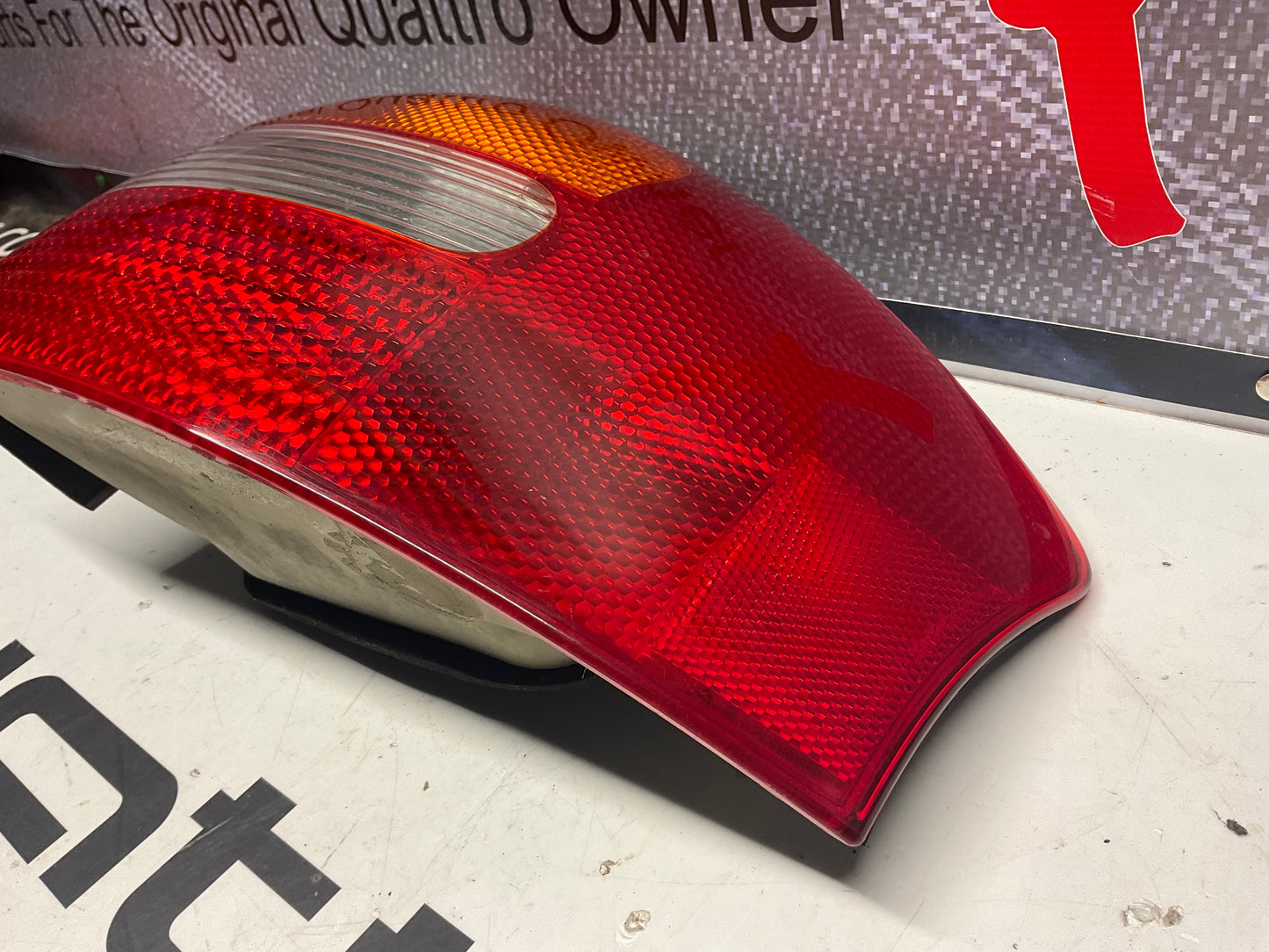 Passenger Taillight Right  4B5945096C  C5