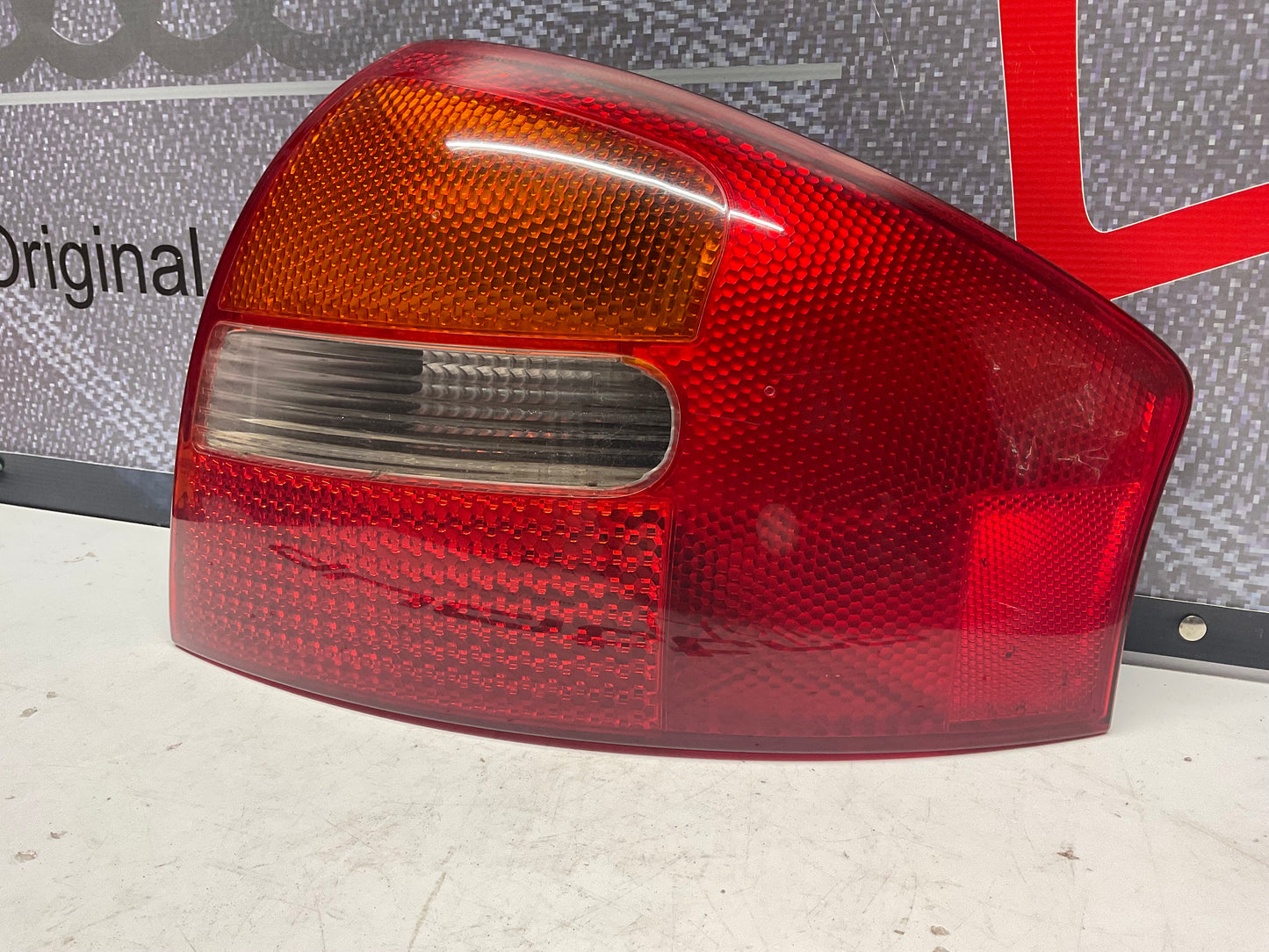 Passenger Taillight Right  4B5945096C  C5