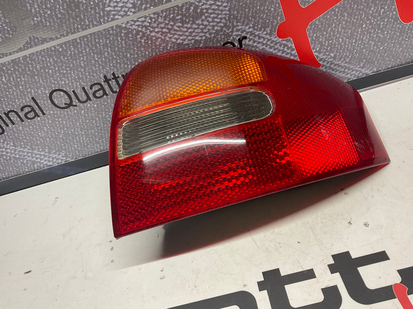 Passenger Taillight Right  4B5945096C  C5