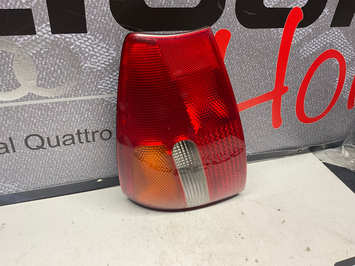 Passenger Taillight Right  4B5945096C  C5