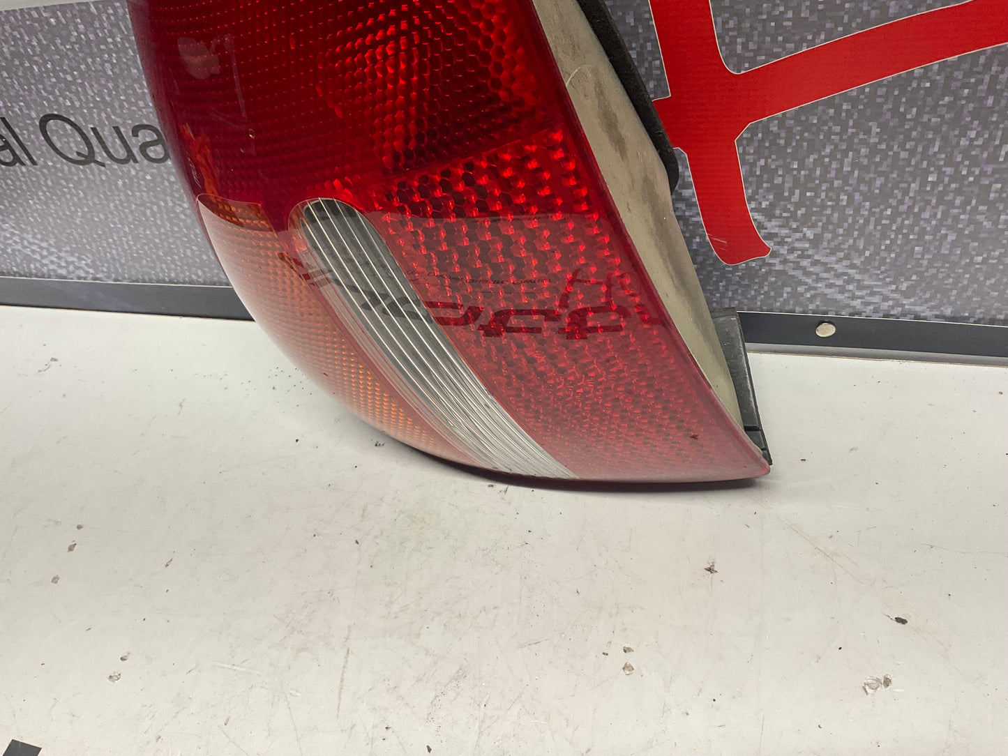 Passenger Taillight Right  4B5945096C  C5