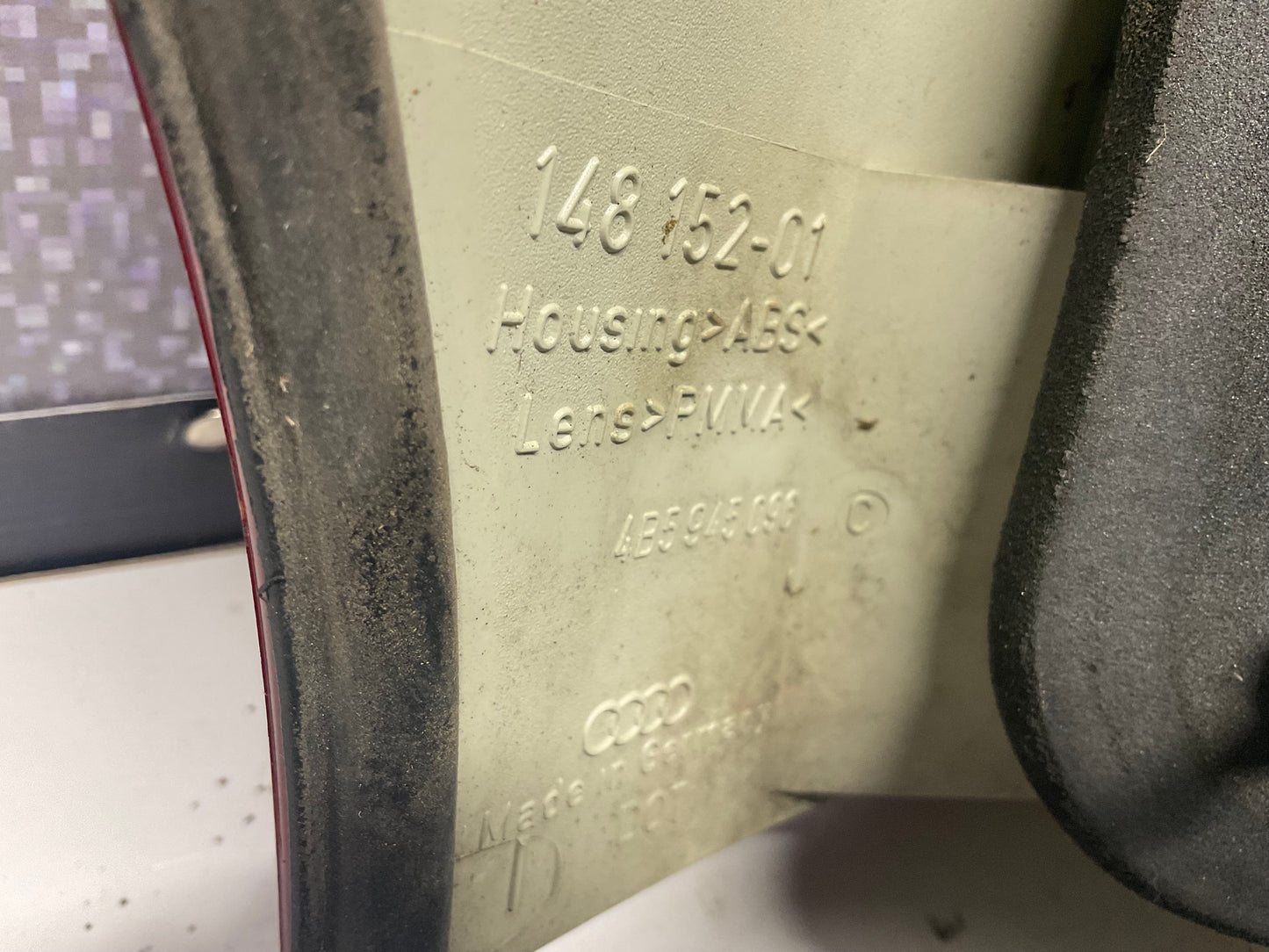 Passenger Taillight Right  4B5945096C  C5