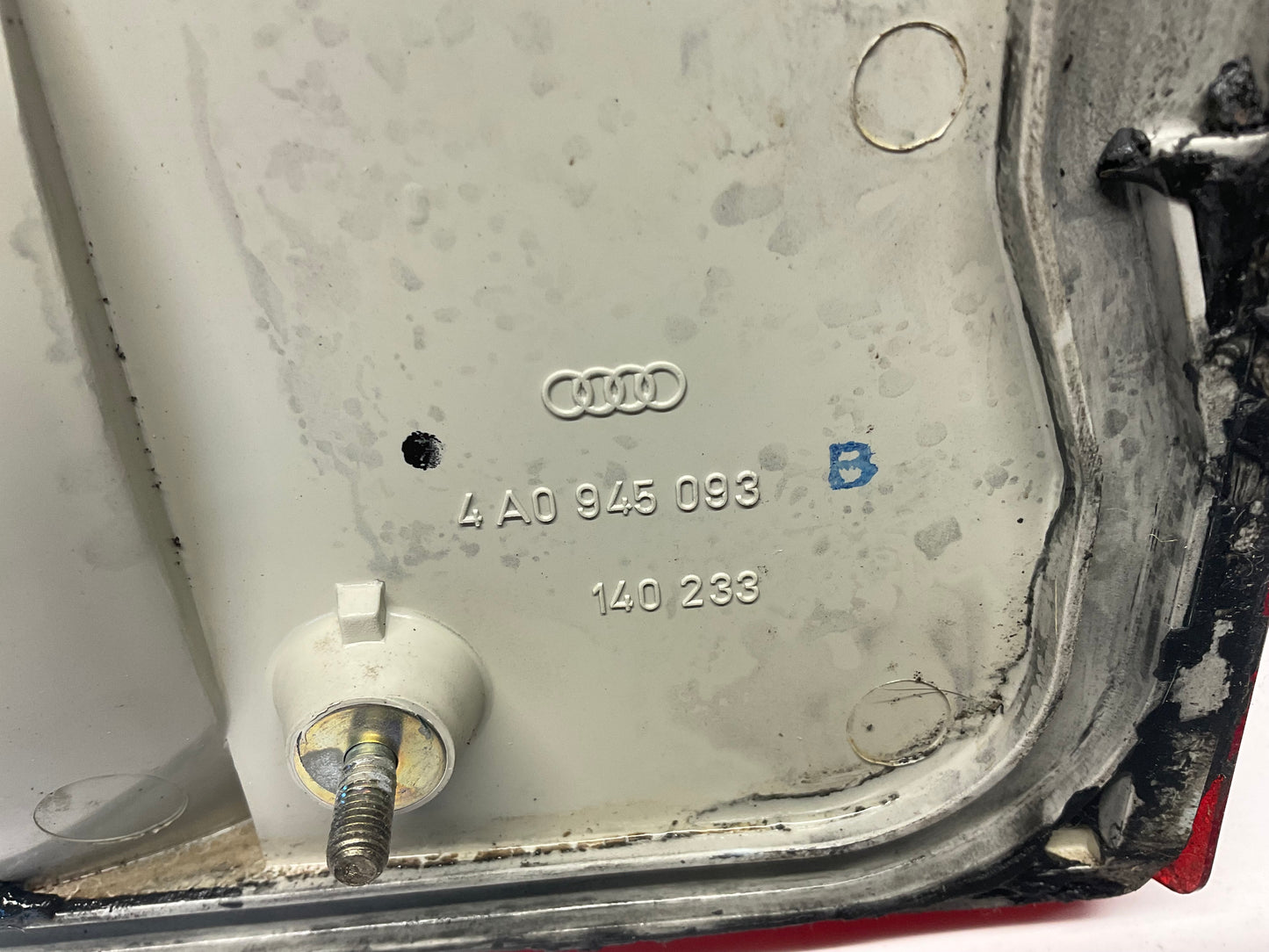 Tail Light Center Panel Left 4A0945093B  C4