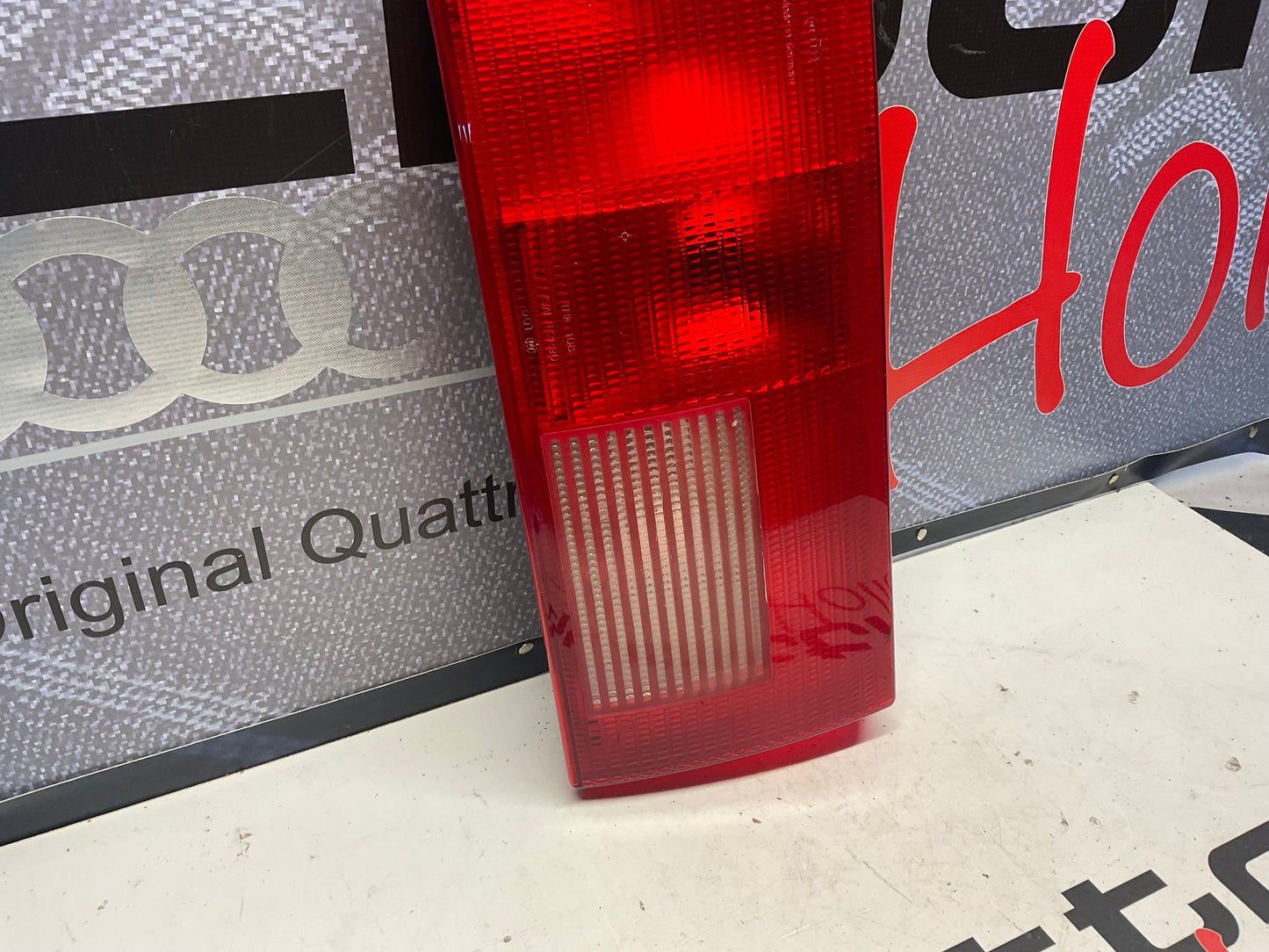 Tail Light Center Panel Left 4A0945093  C4