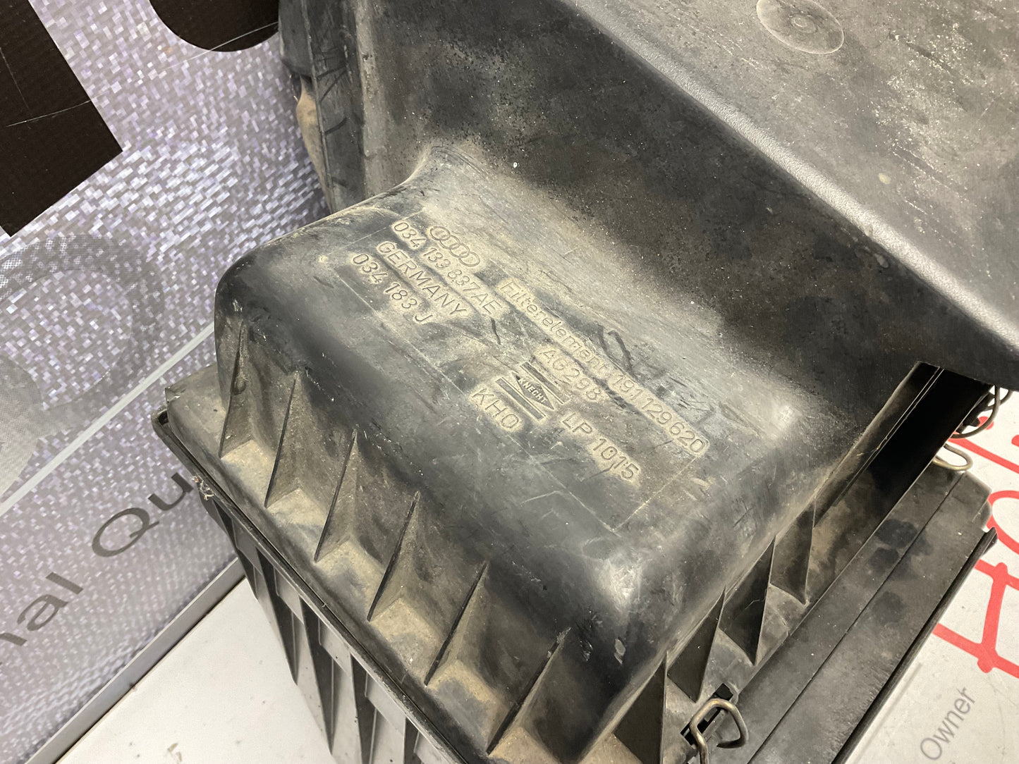 1991 Audi 200 Quattro 20V 3B Air Intake Box  034133837AE  C3