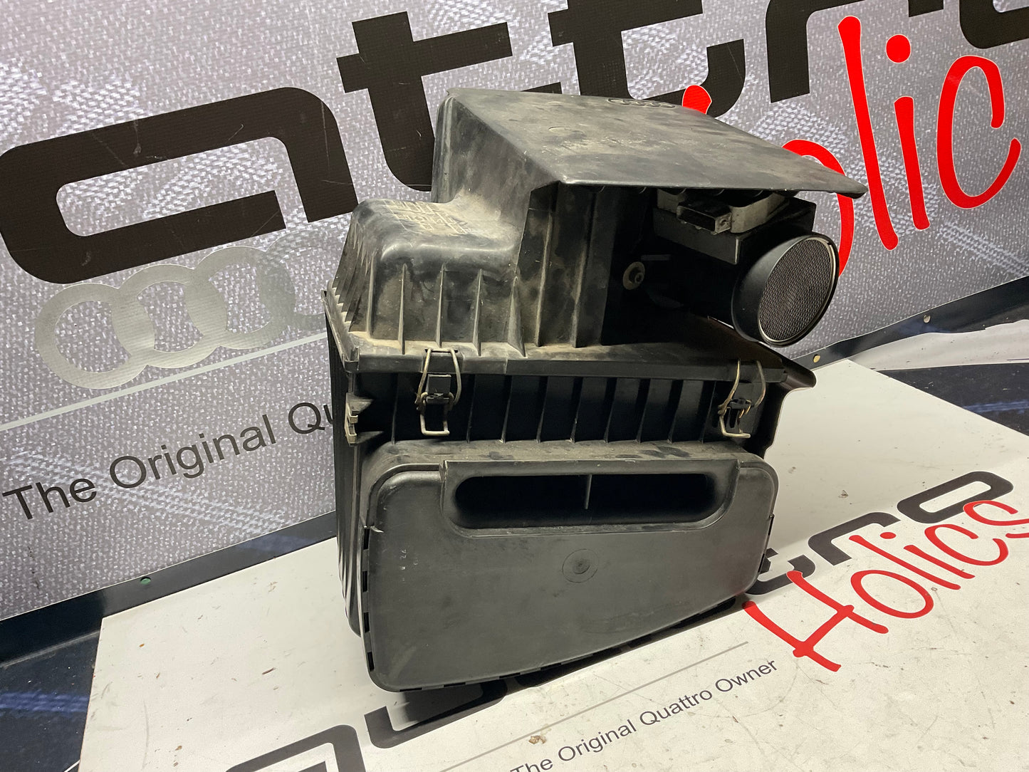1991 Audi 200 Quattro 20V 3B Air Intake Box  034133837AE  C3