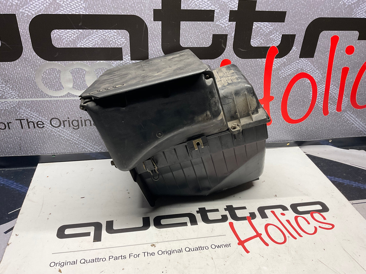 1991 Audi 200 Quattro 20V 3B Air Intake Box  034133837AE  C3