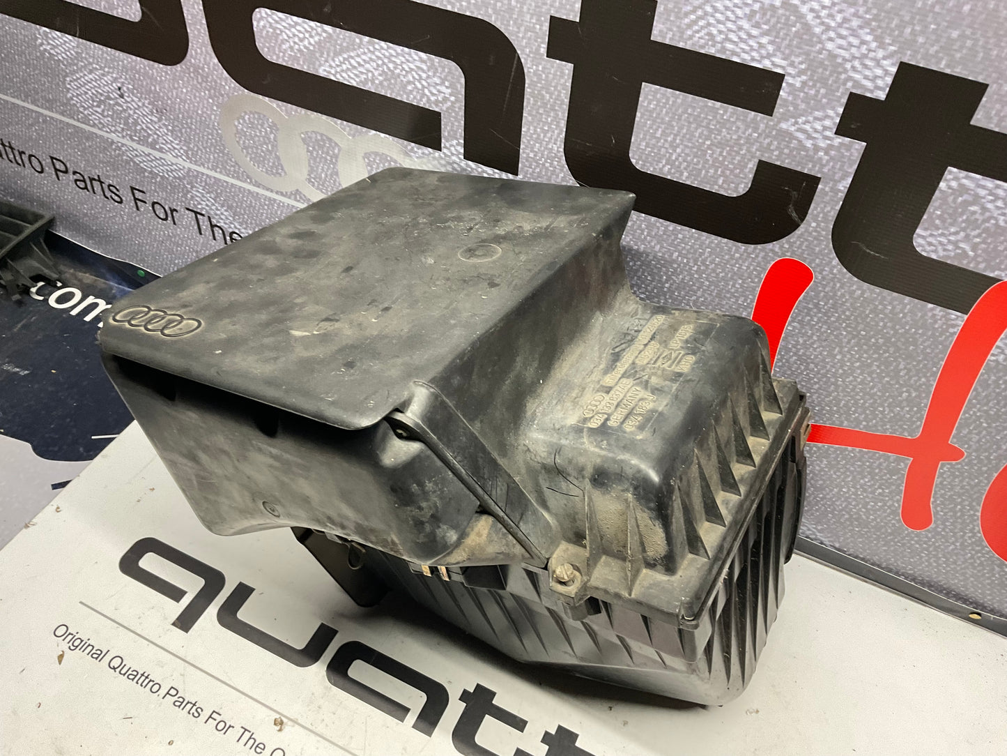 1991 Audi 200 Quattro 20V 3B Air Intake Box  034133837AE  C3