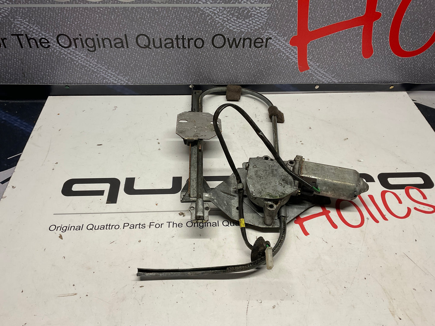 Passenger Rear Power Window Regulator Right 813839398A B2 Right