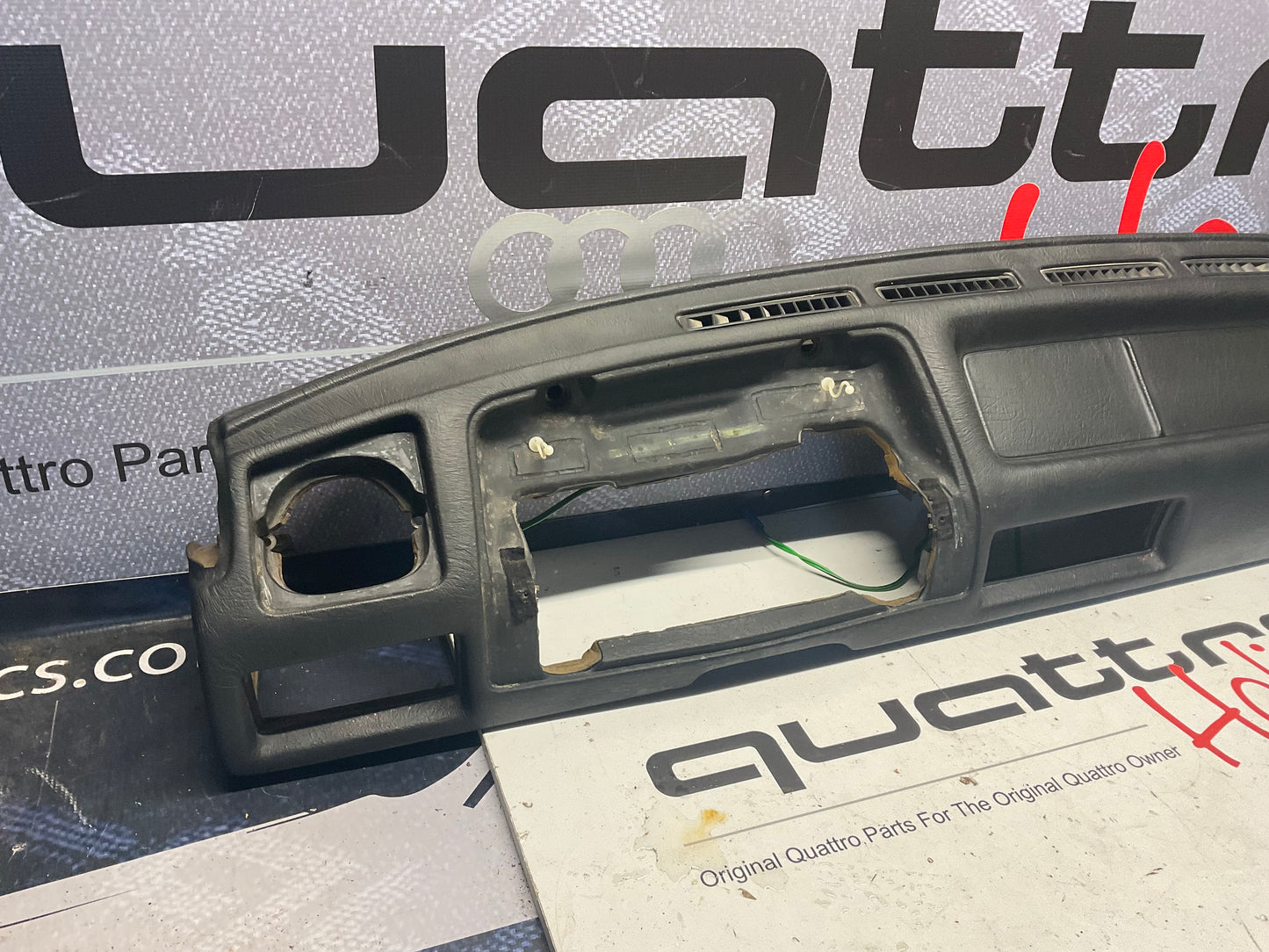 Ostrich Skin Dash Black 811857069 B2