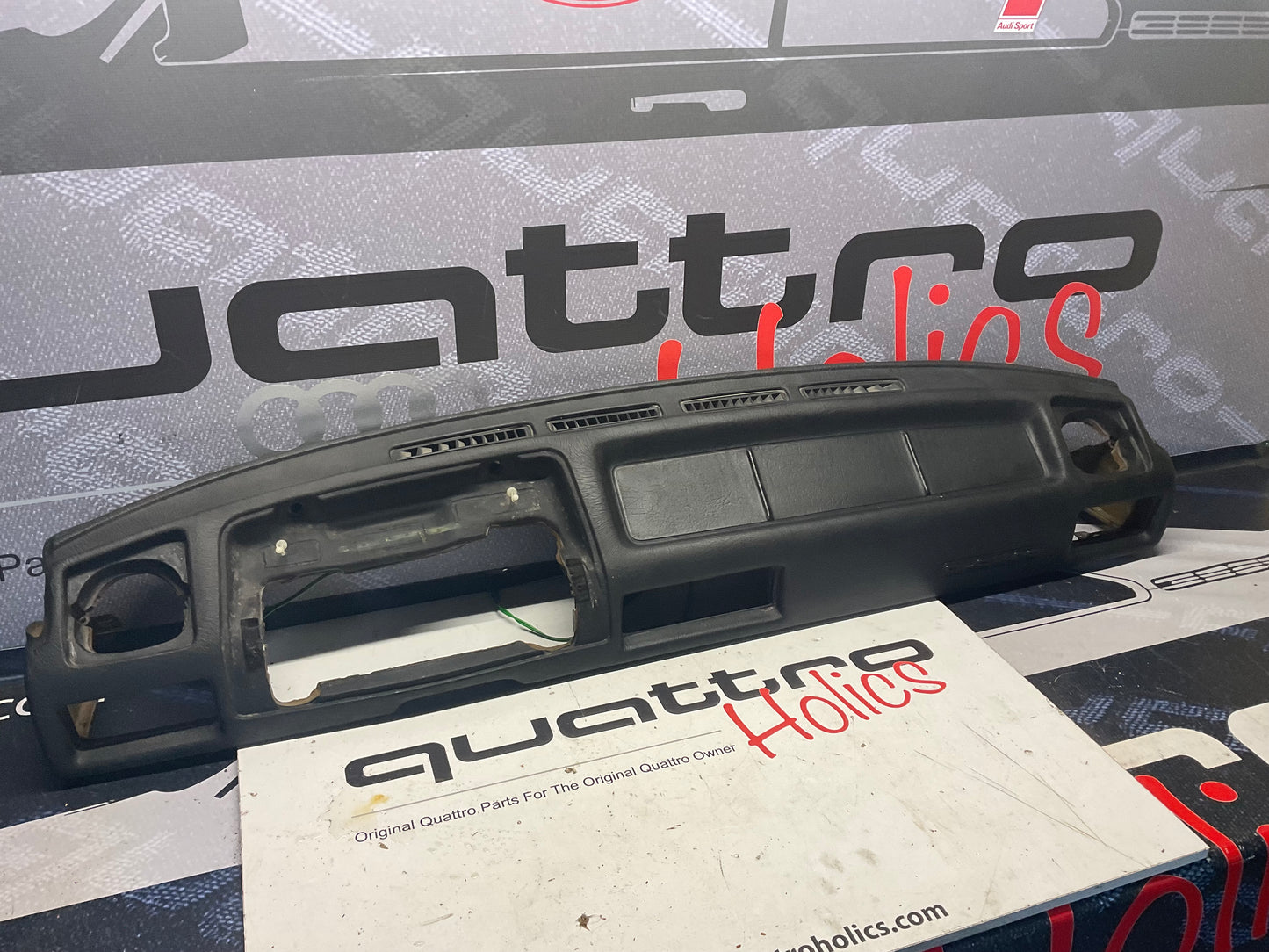 Ostrich Skin Dash Black 811857069 B2