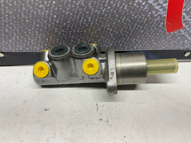 Brake Master Cylinder NOS 322611019 B2  Girling