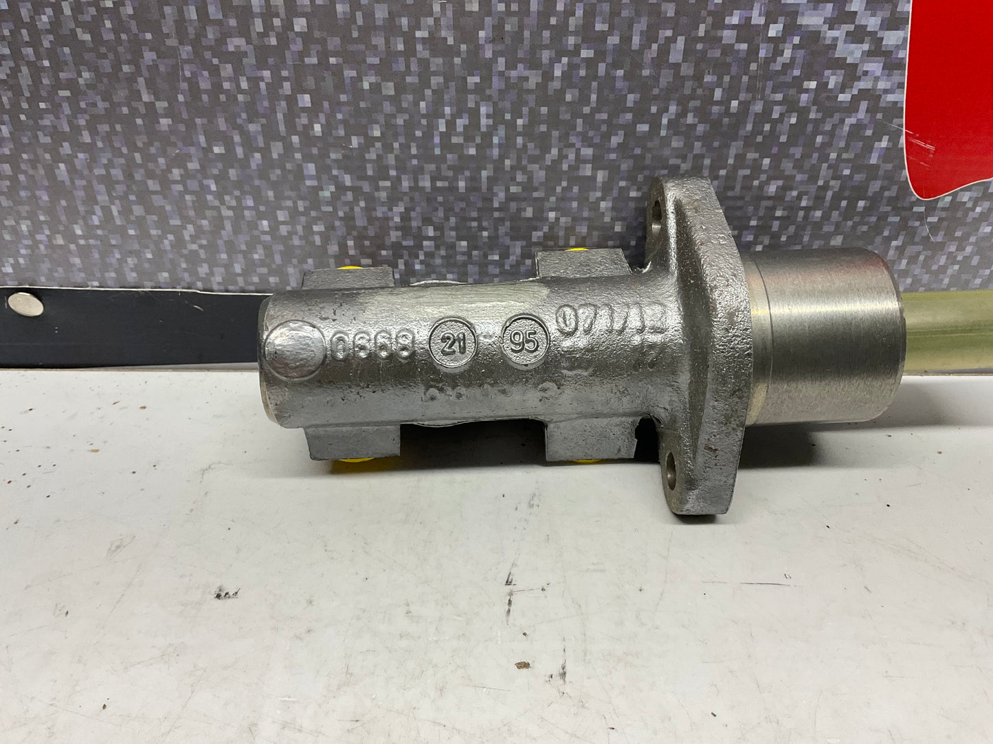 Brake Master Cylinder NOS 322611019 B2  Girling