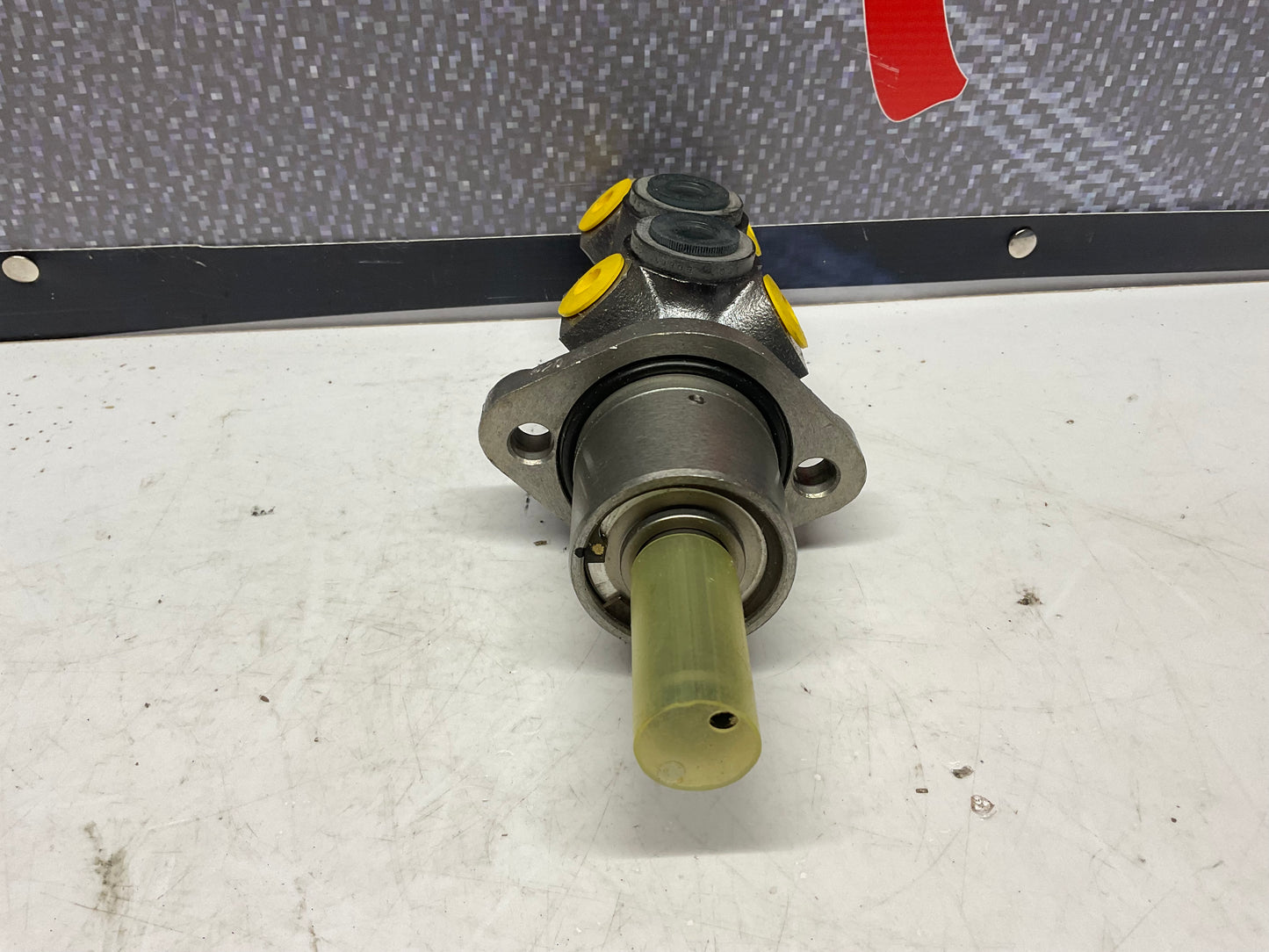 Brake Master Cylinder NOS 322611019 B2  Girling