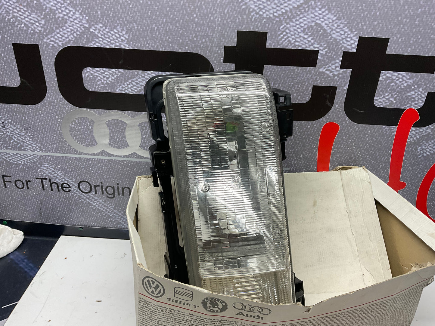 Driver Headlight Left 447941029C  NOS  C3