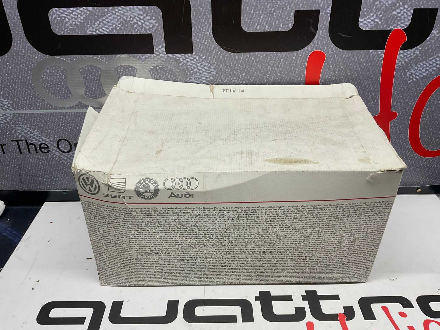 Passenger Headlight Right 447941030C  NOS  C3