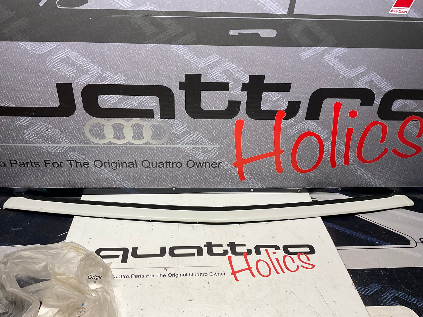 Front Bumper Center Trim 443807243B-90E  NOS  C3