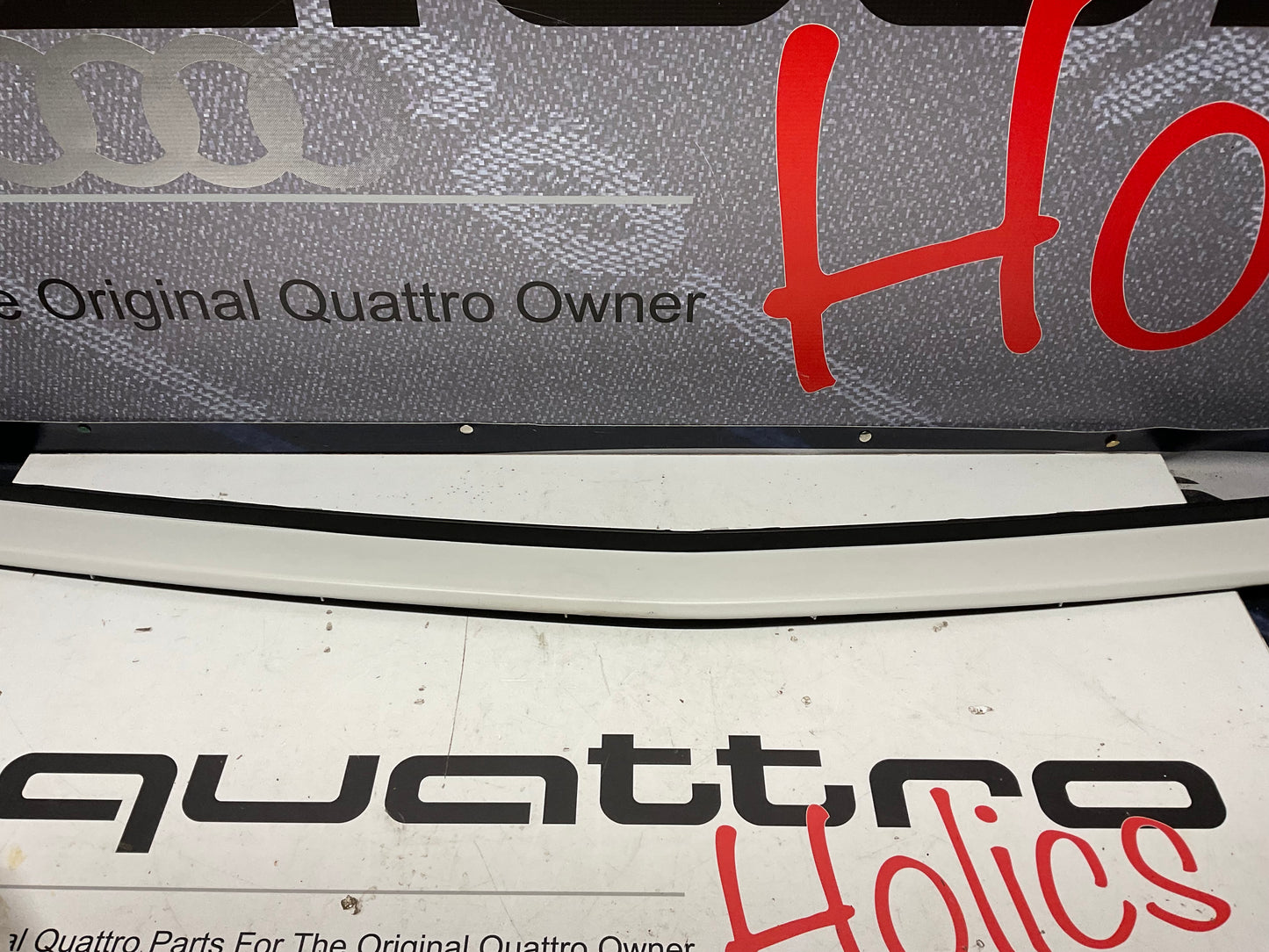 Front Bumper Center Trim 443807243B-90E  NOS  C3