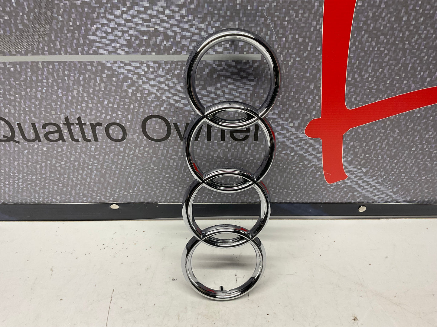 Front Grill Rings Badge 811853601  B2