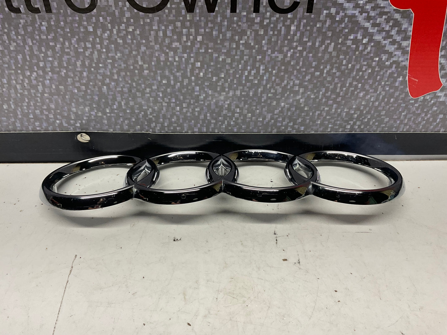 Front Grill Rings Badge 811853601  B2