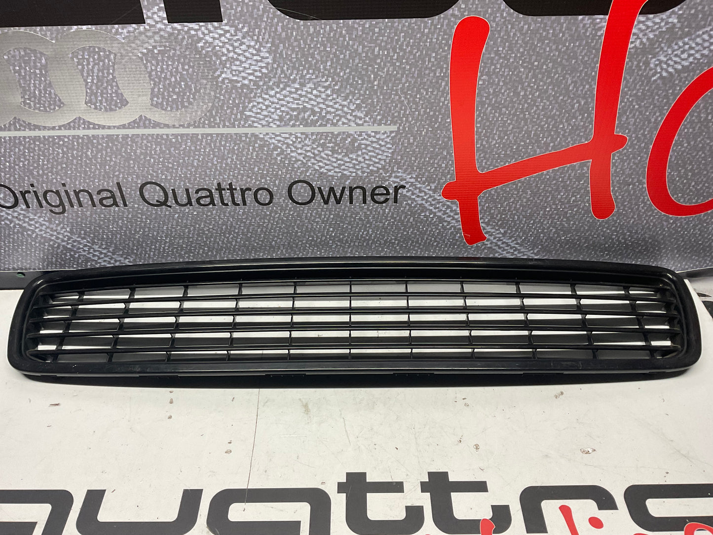 Front Grille Without Rings  8D06530E  B5