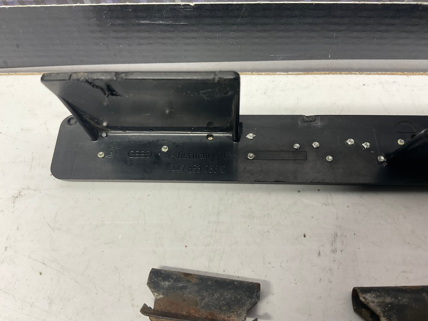 Quattro Grill Emblem Badge 447853736C  C3