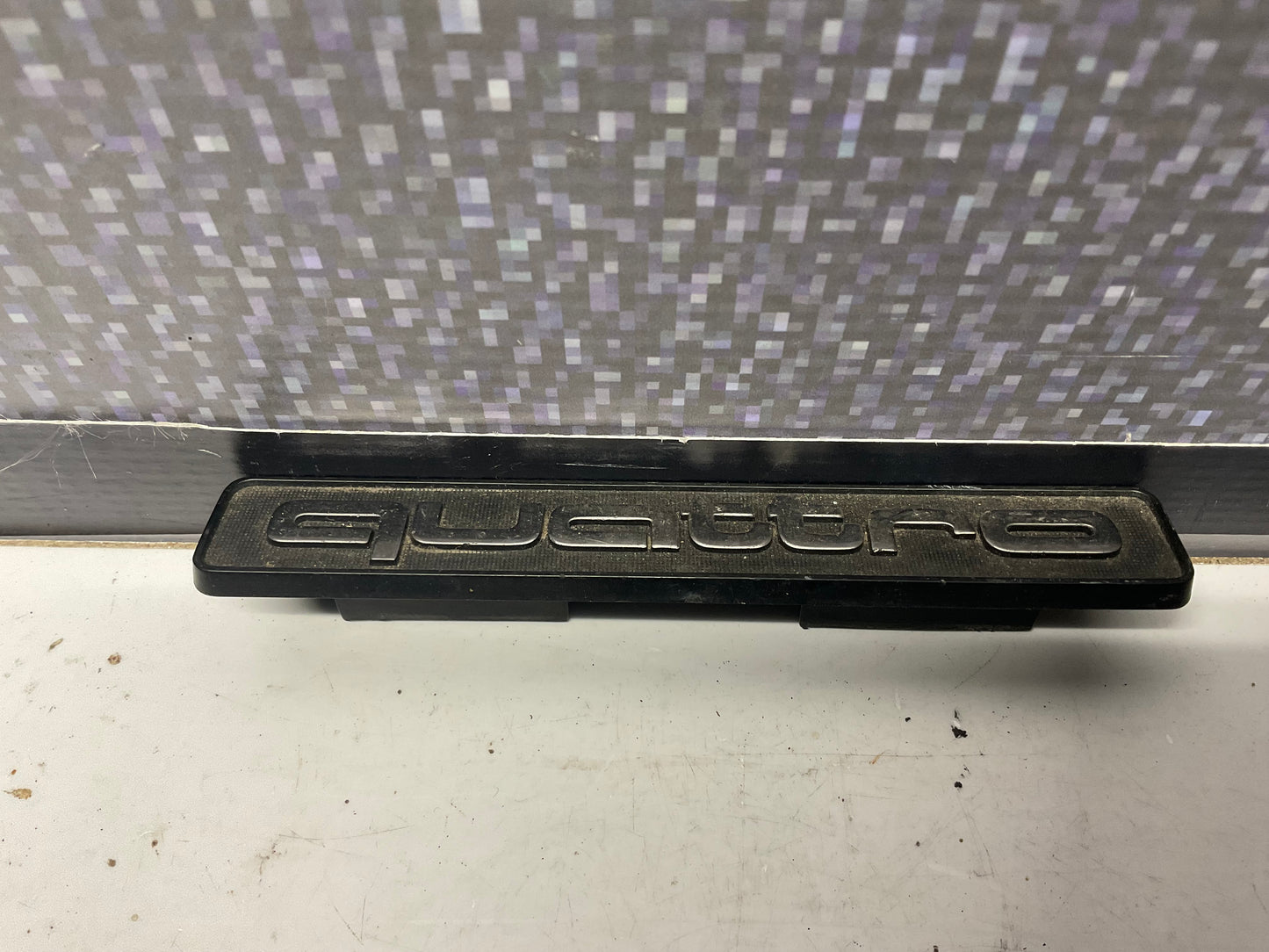 Front Grill Badge Quattro 853853736A  B2