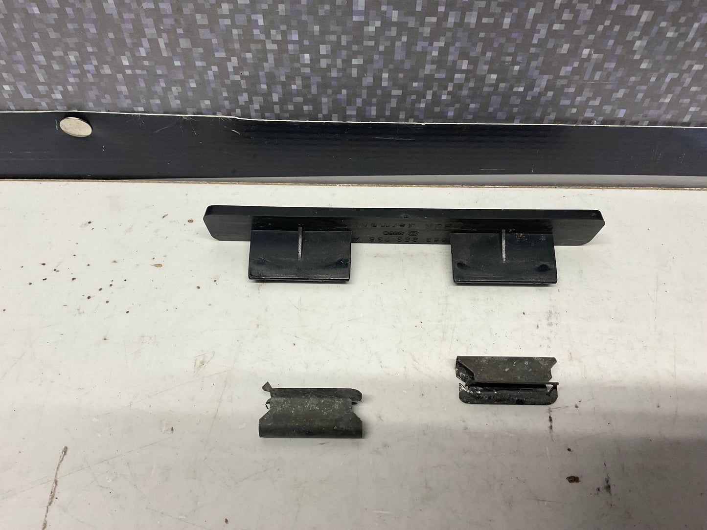 Front Grill Badge Quattro 853853736A  B2