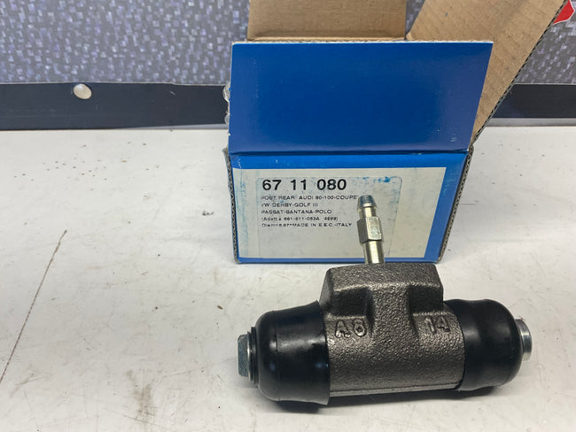 Rear Drum Brake Wheel Cylinder Pair NOS  861611053A