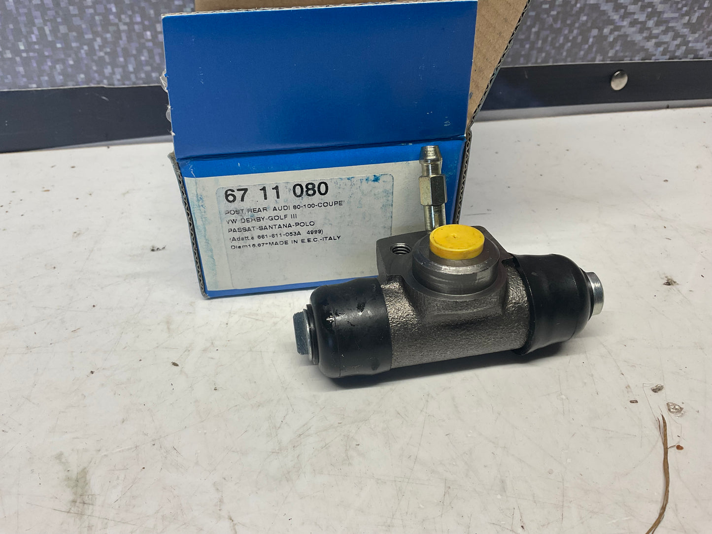 Rear Drum Brake Wheel Cylinder Pair NOS  861611053A